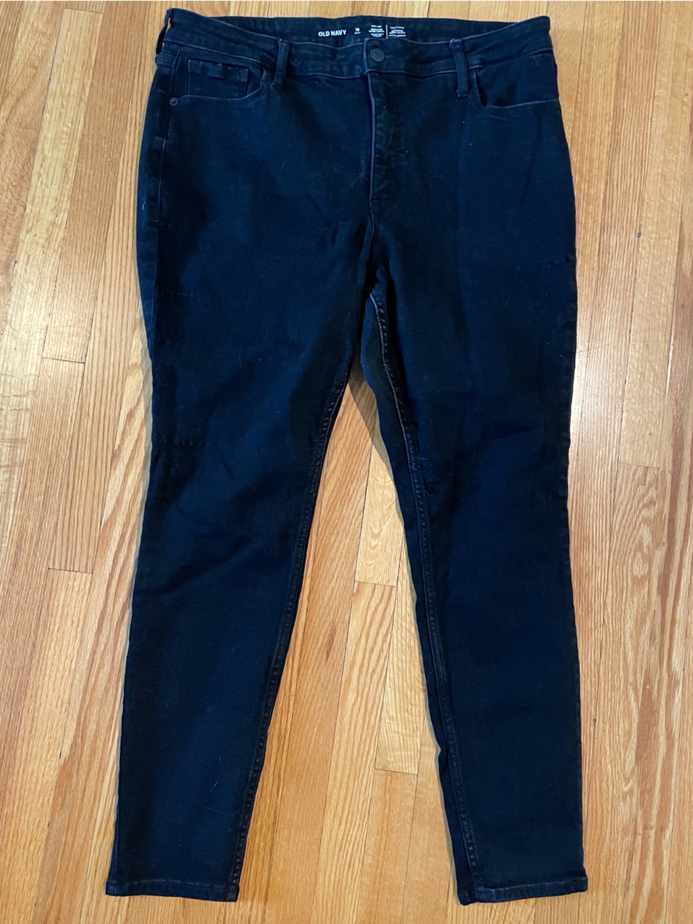 Old Navy Women's Skinny Jeans in Black Short